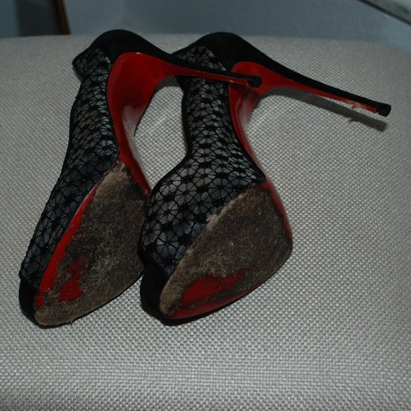 CHRISTIAN LOUBOUTIN - VERY LACE PLATFORM PUMPS - Picture 12 of 12